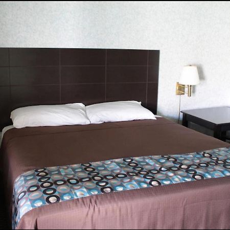 Wagon Wheel Inn Lenox Εξωτερικό φωτογραφία