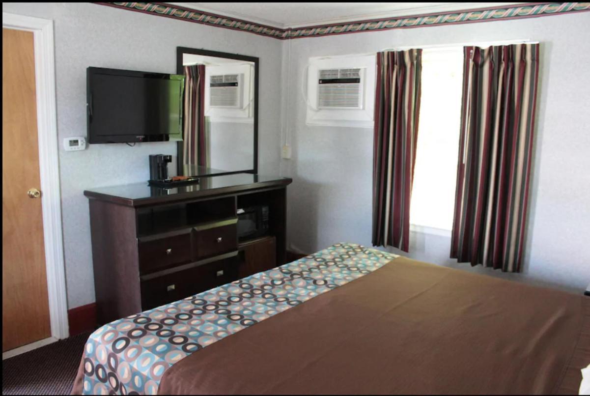 Wagon Wheel Inn Lenox Εξωτερικό φωτογραφία