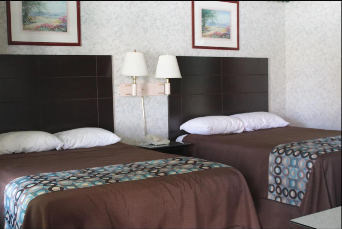 Wagon Wheel Inn Lenox Εξωτερικό φωτογραφία