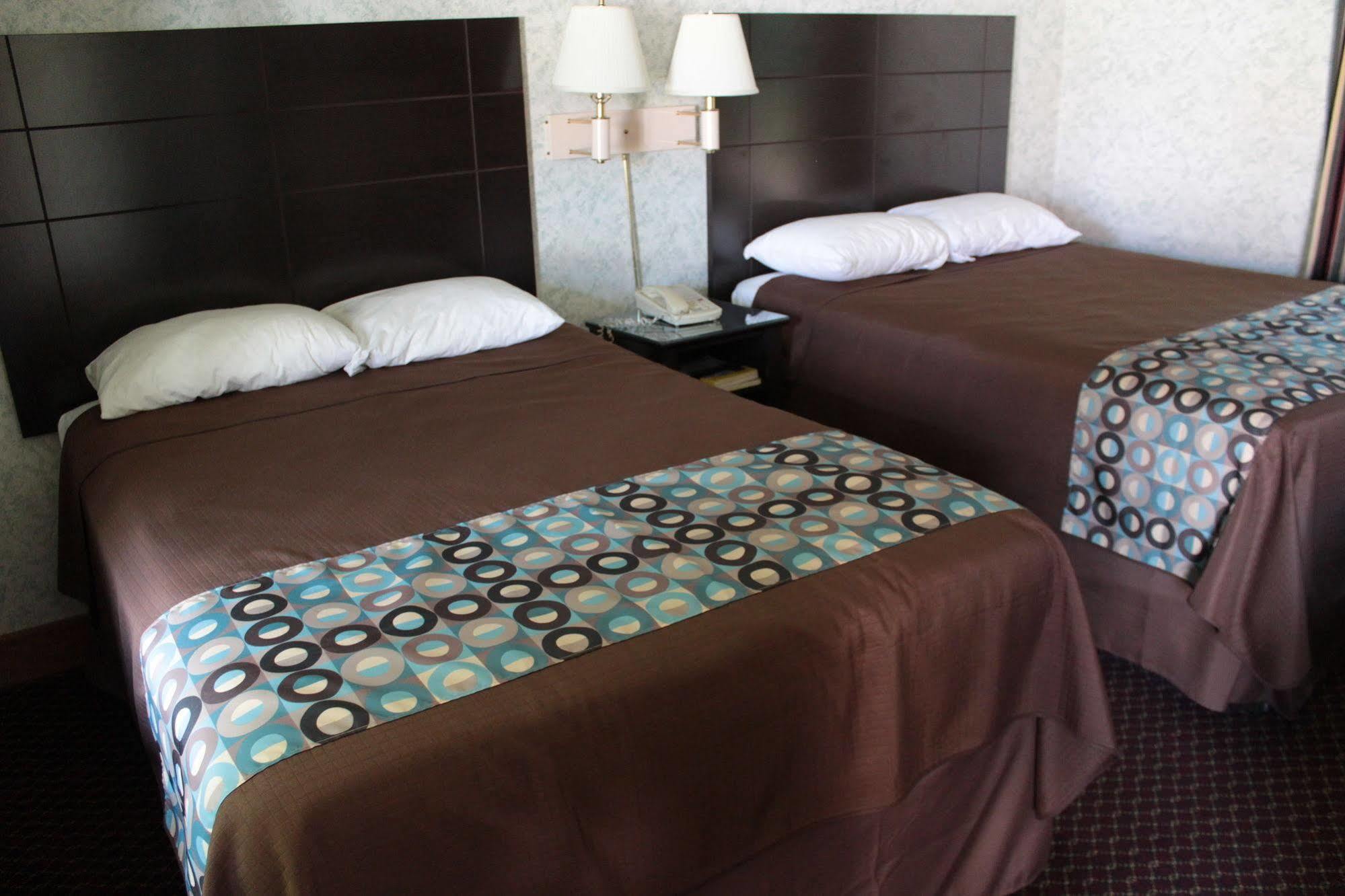 Wagon Wheel Inn Lenox Εξωτερικό φωτογραφία