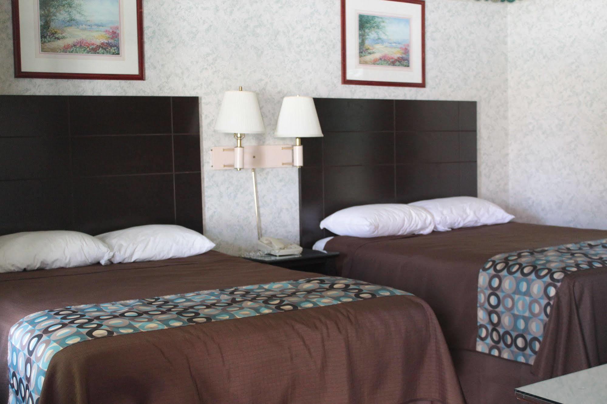Wagon Wheel Inn Lenox Εξωτερικό φωτογραφία