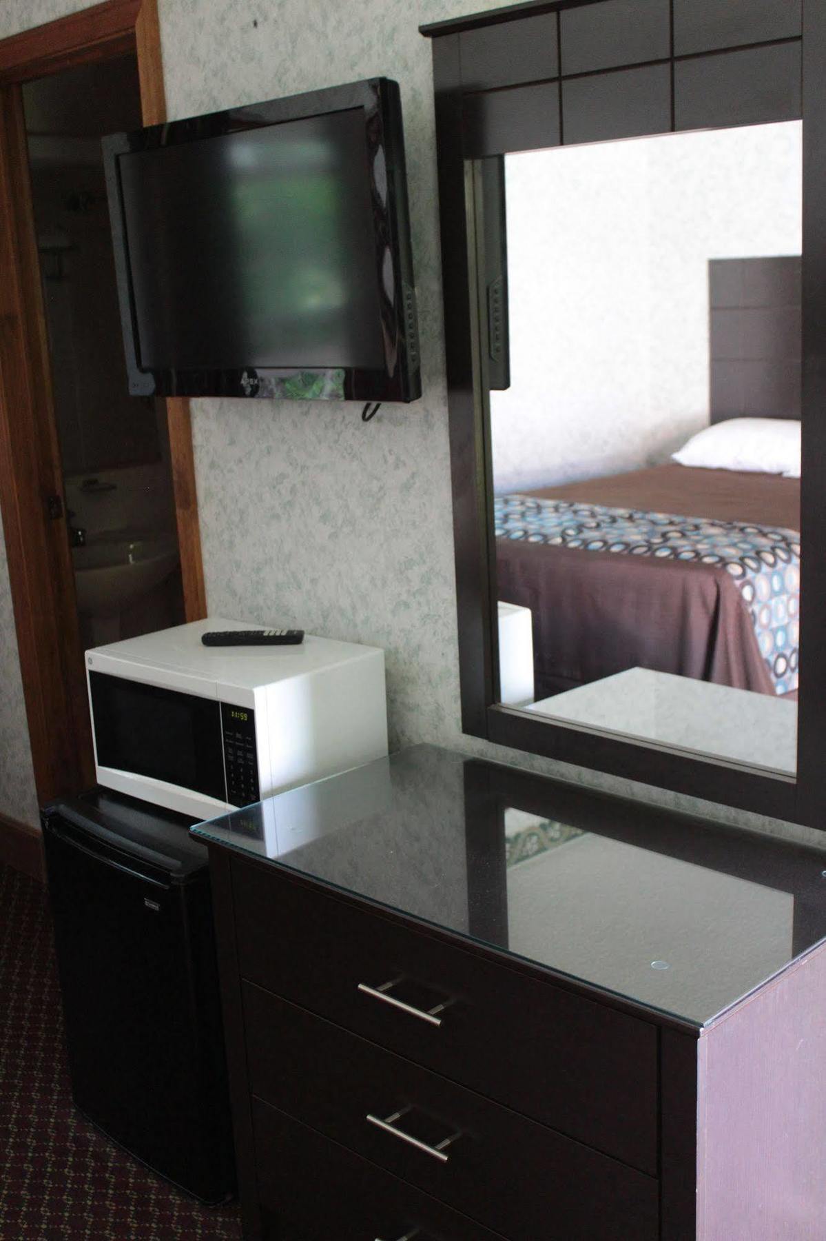 Wagon Wheel Inn Lenox Εξωτερικό φωτογραφία