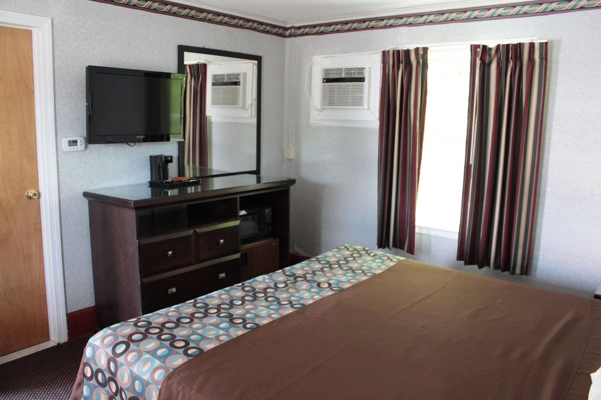 Wagon Wheel Inn Lenox Εξωτερικό φωτογραφία