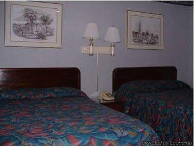 Wagon Wheel Inn Lenox Εξωτερικό φωτογραφία